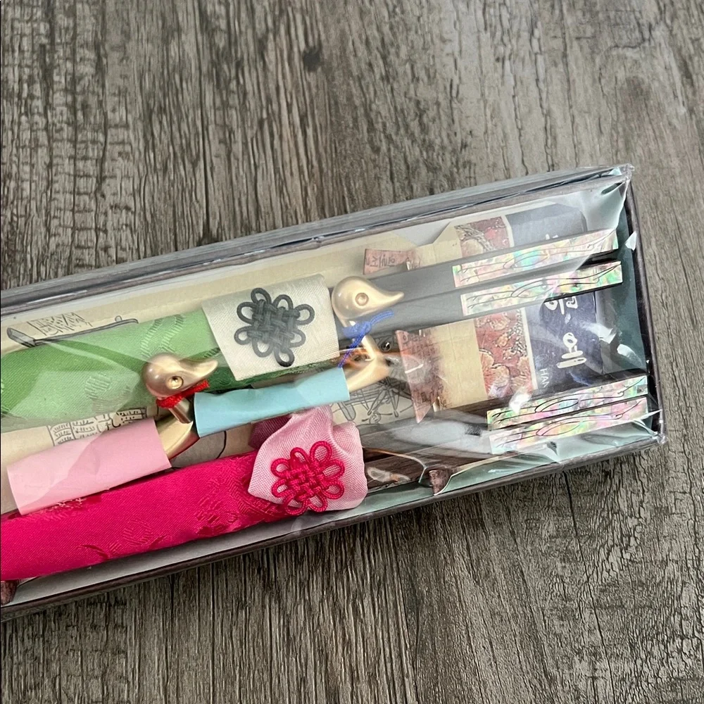 NEW Pink and Green Korean Traditional chopstick